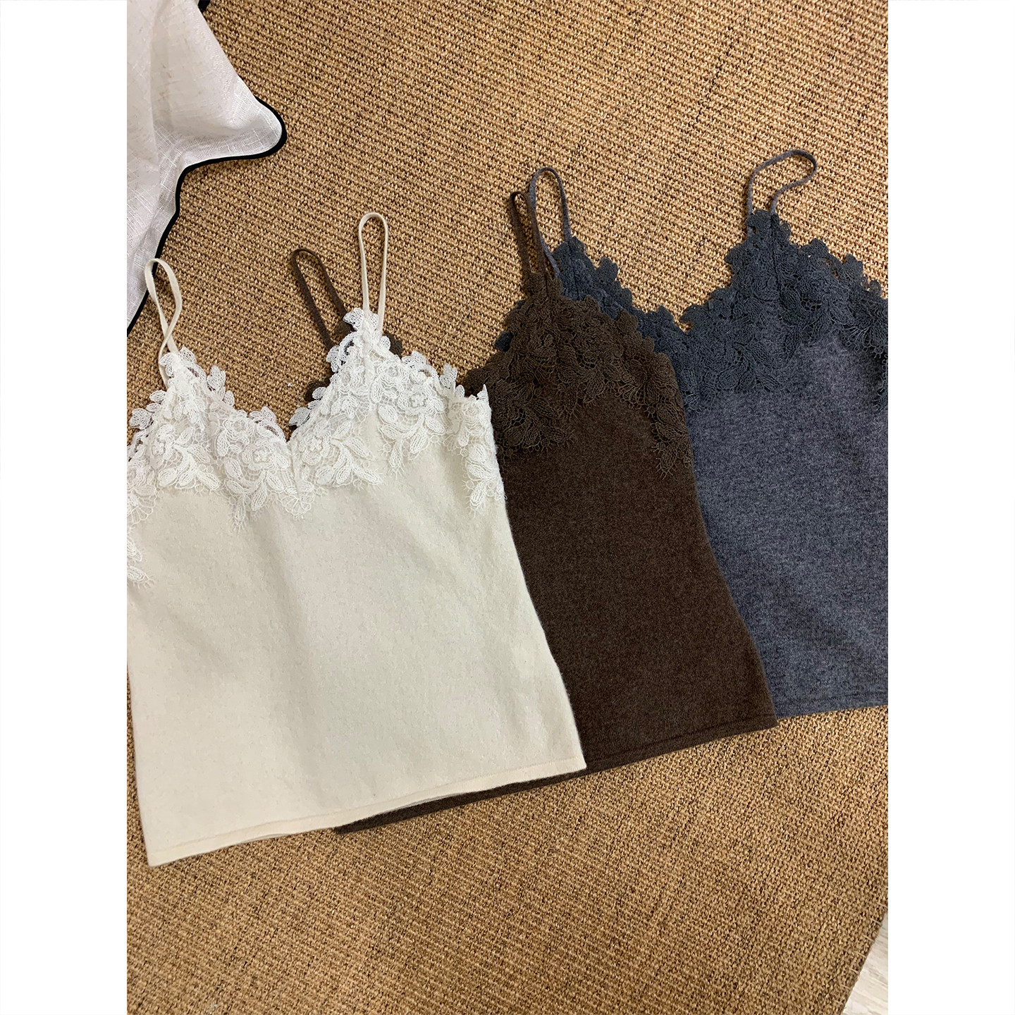 100%山羊绒拼接蕾丝针织吊带背心