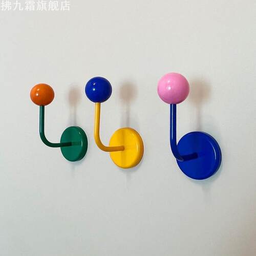 门后狗狗牵引绳收纳层架免打孔宠物用品整理架小狗衣架衣服狗绳挂