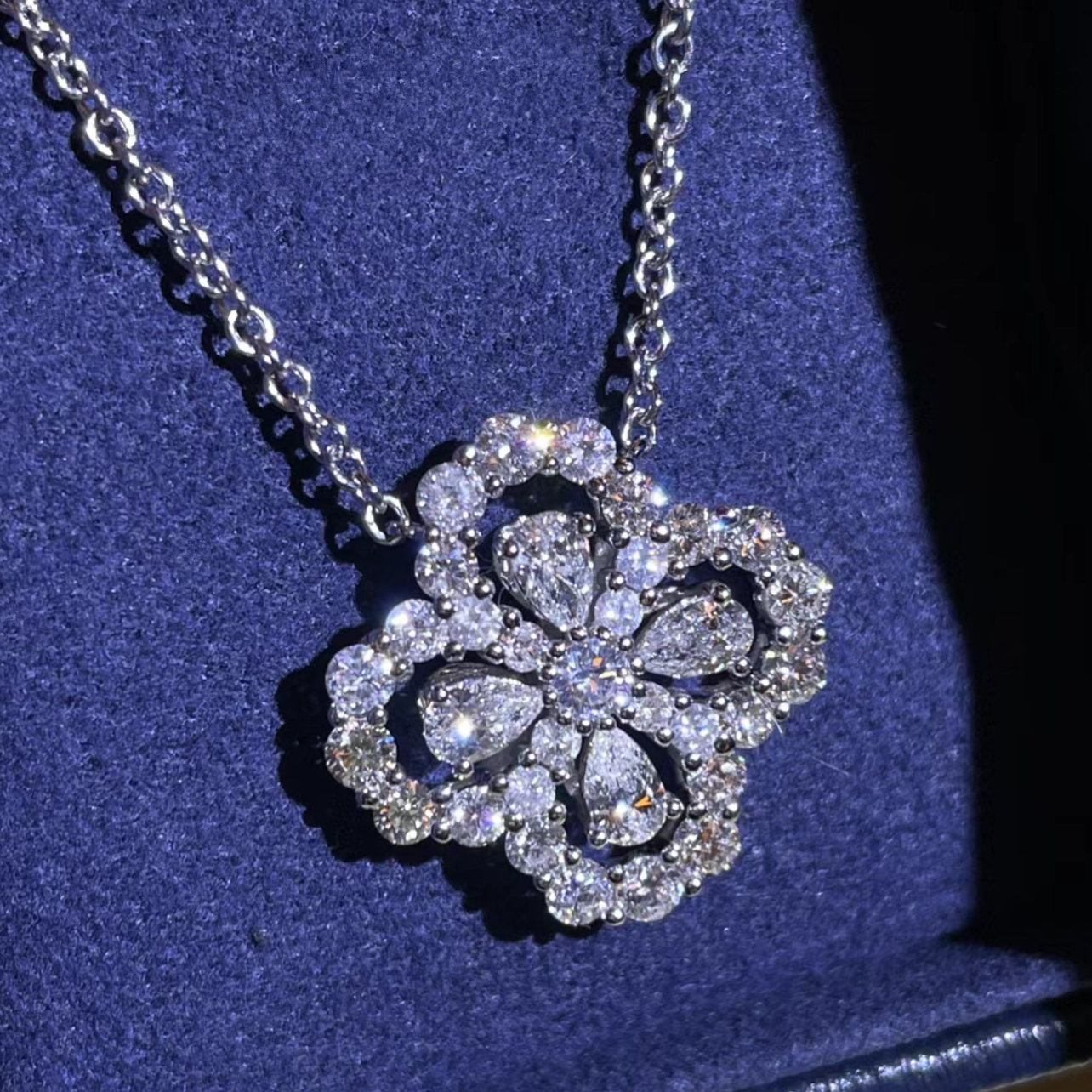 高版本轻奢四叶草镂空满钻项链女