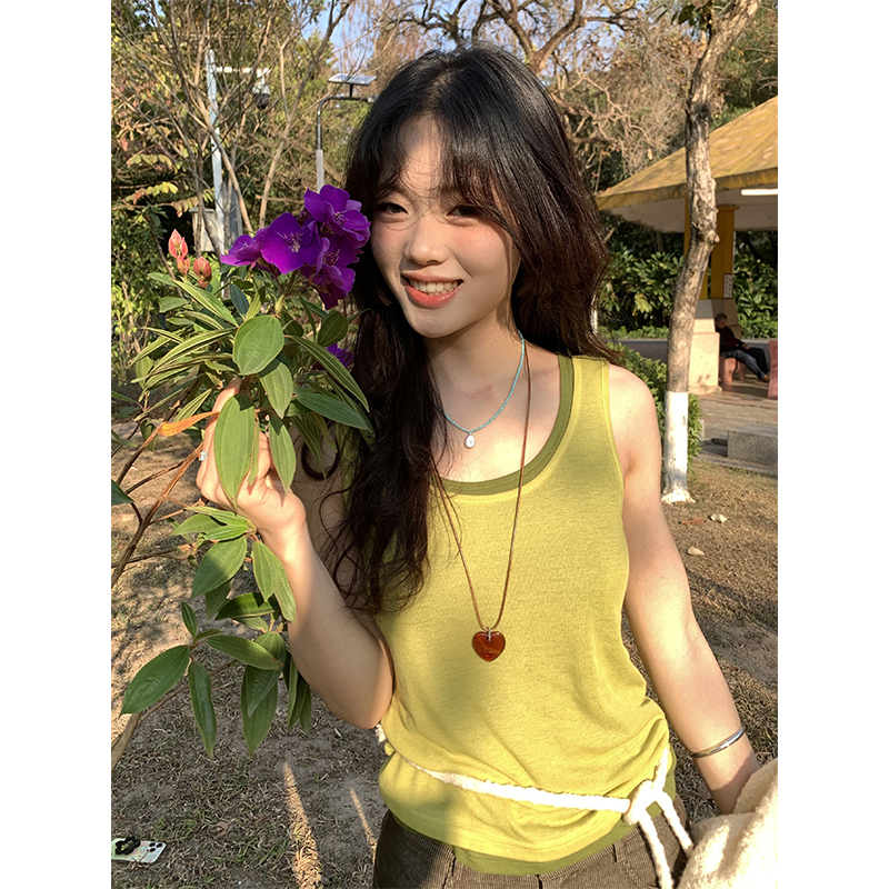 纯色背心女慵懒叠穿上衣