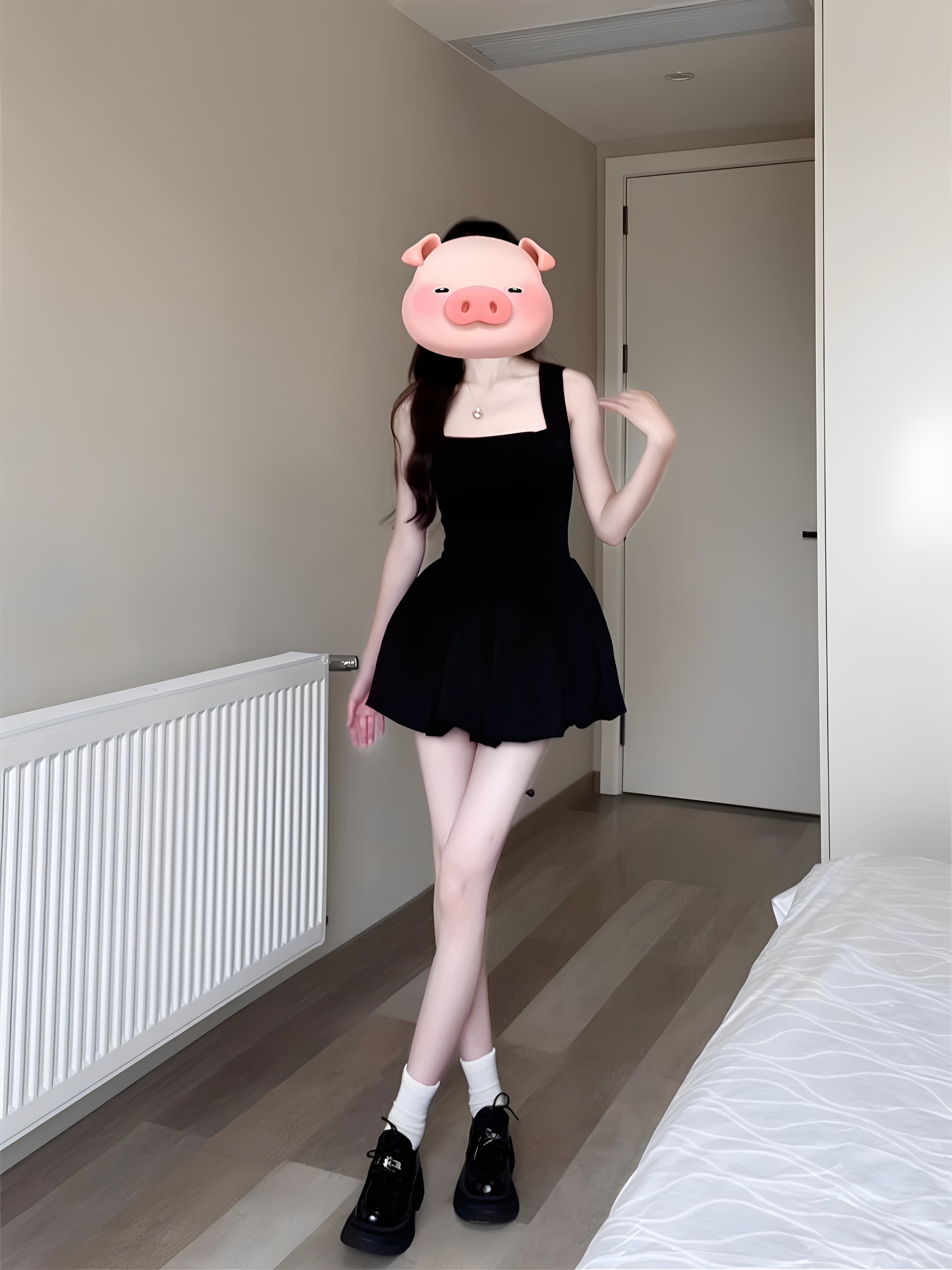 黑色无袖吊带连衣裙子女夏季法式气质绝美甜辣妹收腰芭蕾蓬蓬短裙