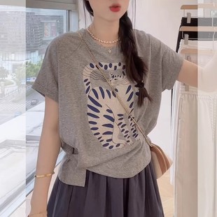 纯棉猫咪印花短袖 侧扣收腰体恤百搭显瘦上衣 t恤女大码 微胖MM夏季