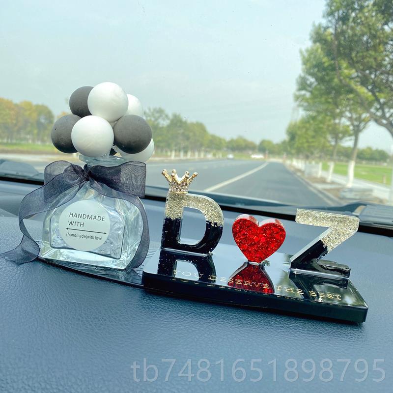 正品简约in情s风字母摆创意侣黑汽车摆件车载个色性中控台装饰台
