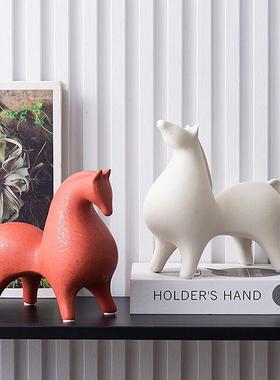 简约现代陶瓷马彩马摆件家居客厅电视柜酒柜办公室轻奢高档装饰品