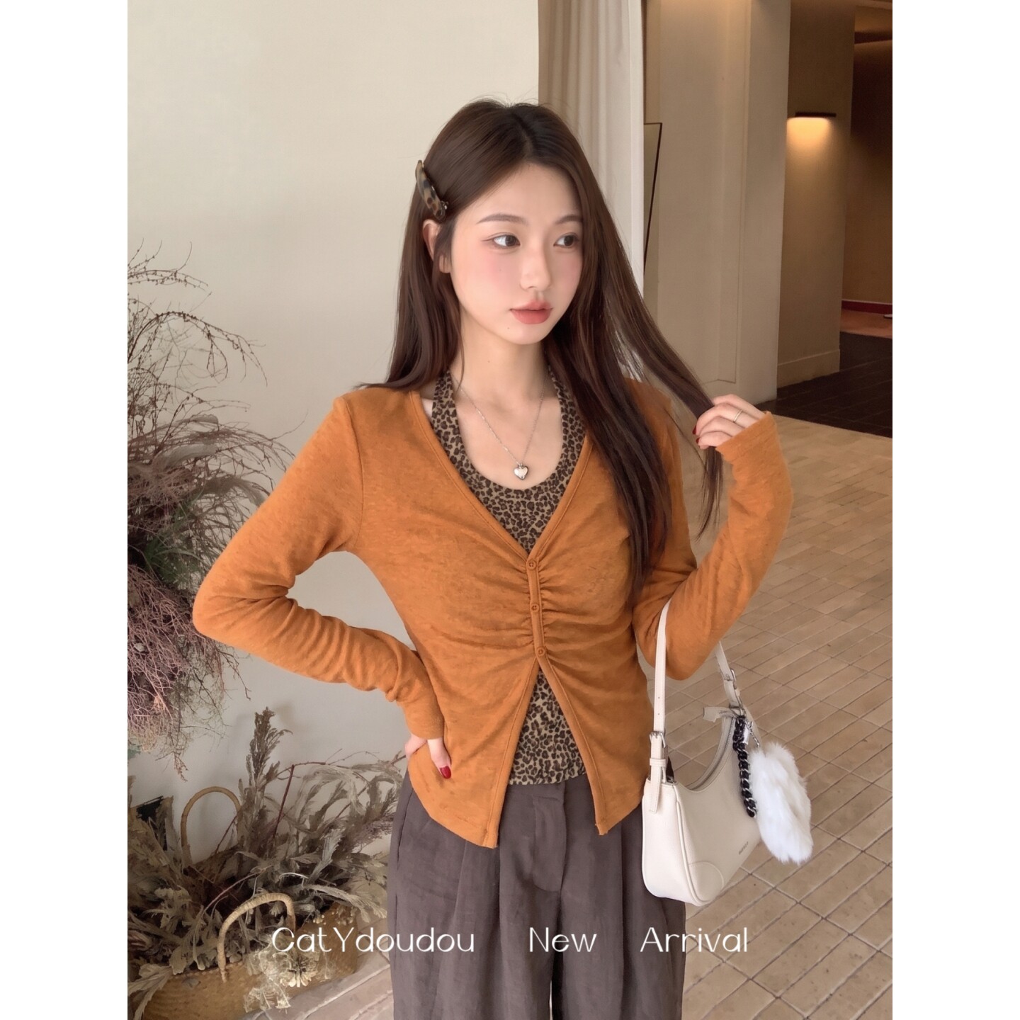韩版设计感挂脖长袖T恤女图片