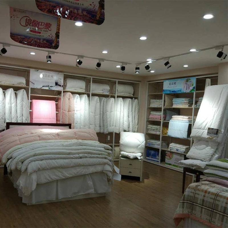 床上用品枕头被芯陈列架床单家纺四件套面料被套挂件展示架供应