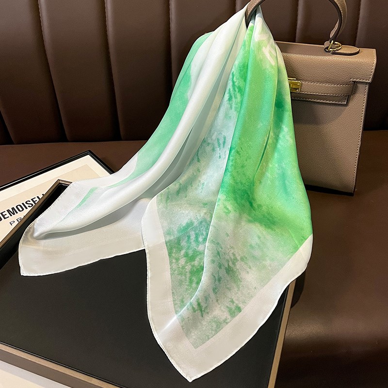 绿色小方巾丝巾女春秋夏季正方形纱巾职业L搭配衬衫护颈围脖薄围
