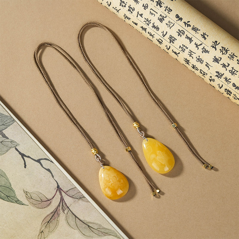 云上叙天然蜜蜡水滴形吊坠鸡油黄随型项链可调节挂绳V18410-E