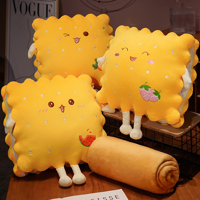 卡通饼干办公室暖手抱枕被子两用汽车靠枕毯子车载午睡枕头三合一