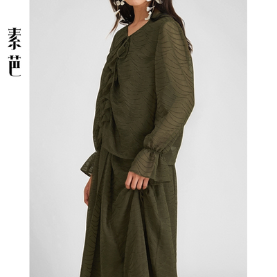 立体荷叶边V领系带上衣