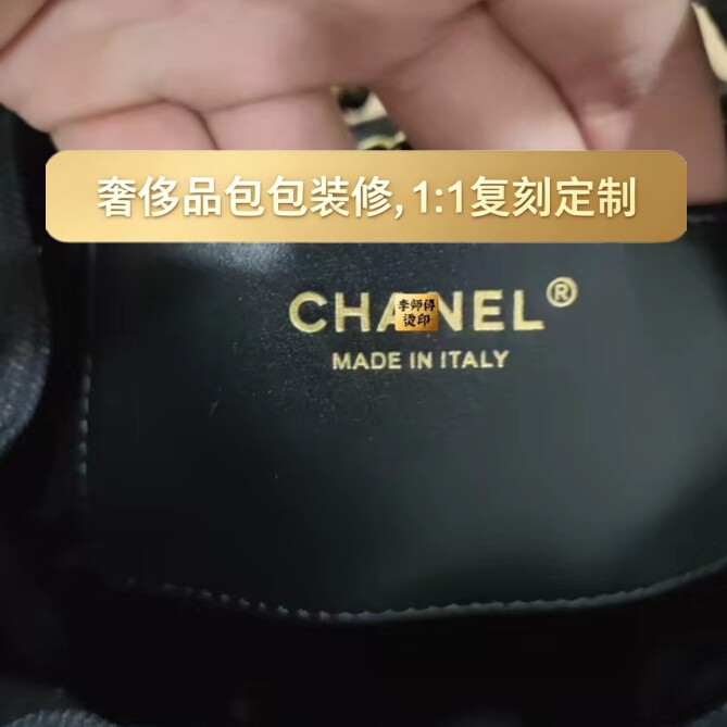 小香包包皮面Logo烫金烫印五金刻字。