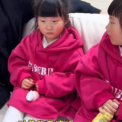 韩系一体绒卫衣裙秋冬新款女童装中小童洋气连帽中长款宝宝连衣裙