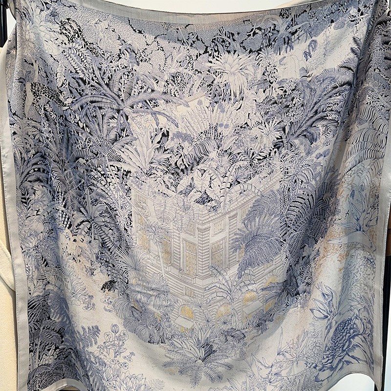 轻奢雾霾蓝丨高端丝毛围巾女经典雨林图案防晒大T方巾披肩围脖两