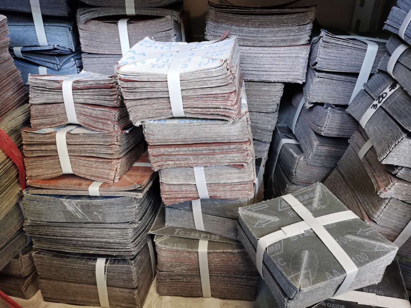 四角砂纸片风车轮木工木雕根家具155抛光打磨缝隙毛刺浮全国包邮