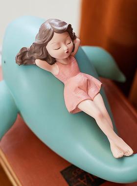 鲸鱼女孩摆件艺术高级感轻奢家居装饰品客厅玄关书柜橱窗生日礼物