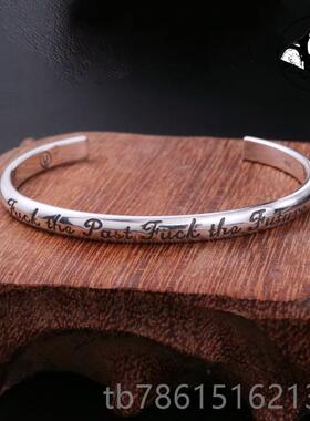 高档伊岚 UN古DERCOVER瓦高桥盾字母手镯男女纯开口复手银环个性