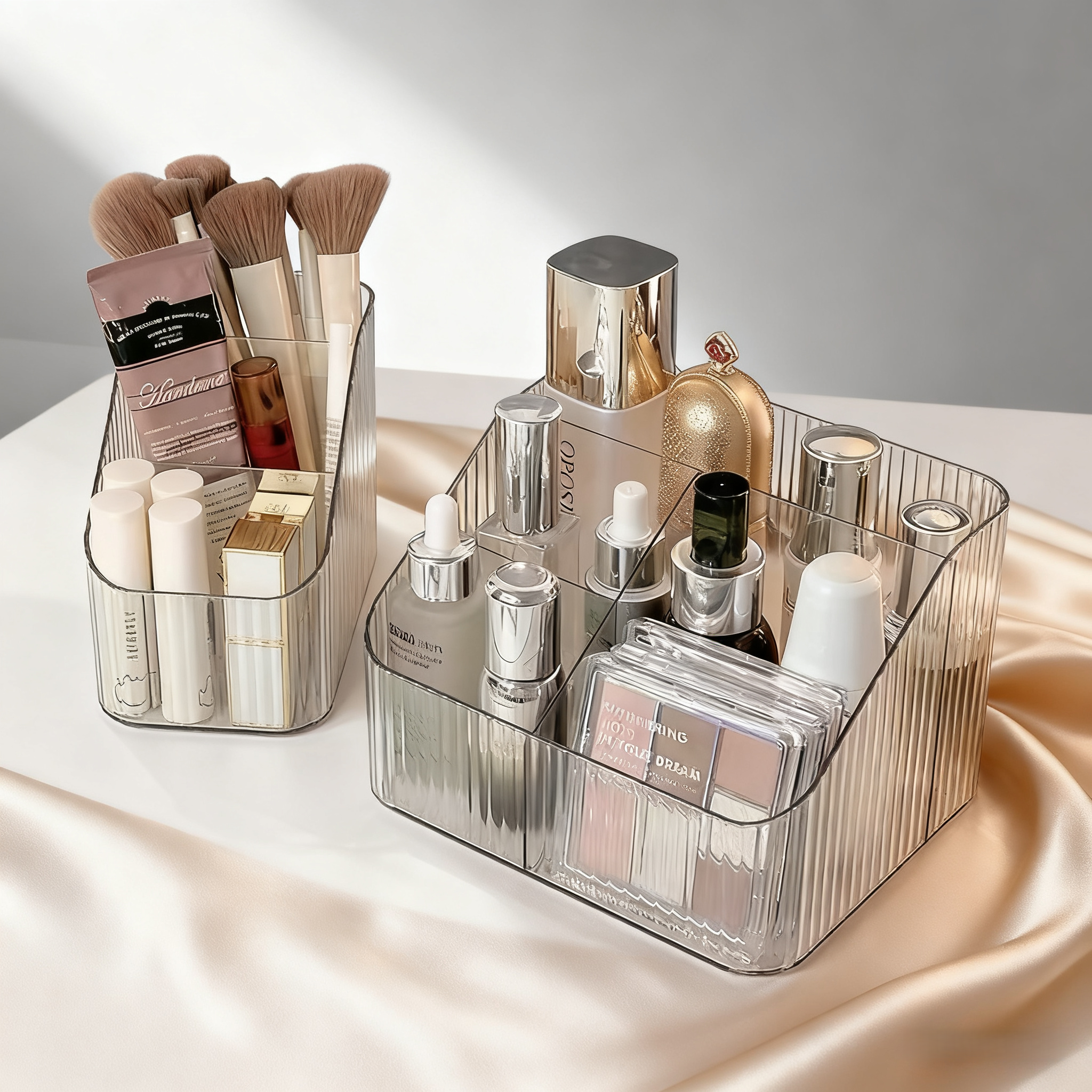 轻奢收纳盒桌面化妆品笔筒化妆收纳桶北欧风透明梯形化妆品置物架