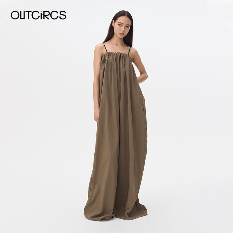 ：OUTCiRCS风琴褶抹胸连衣裙