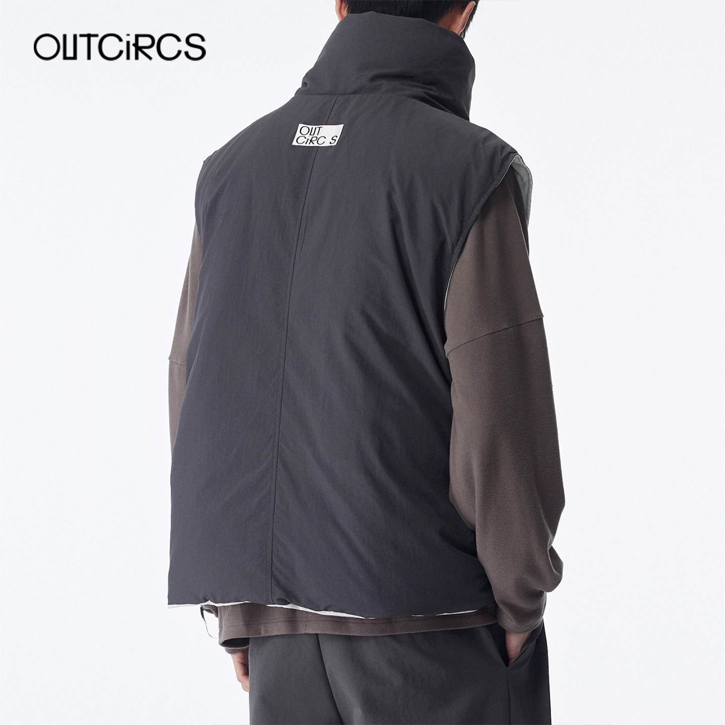 OUTCiRCS纸感大翻领羽绒马甲