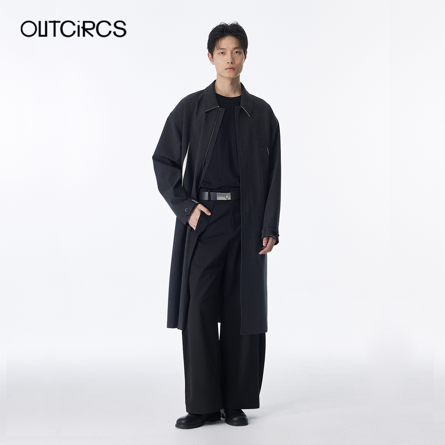 OUTCiRCS异型口袋大衣