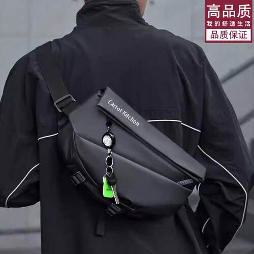 男士斜跨包袋潮牌休闲日系小背包