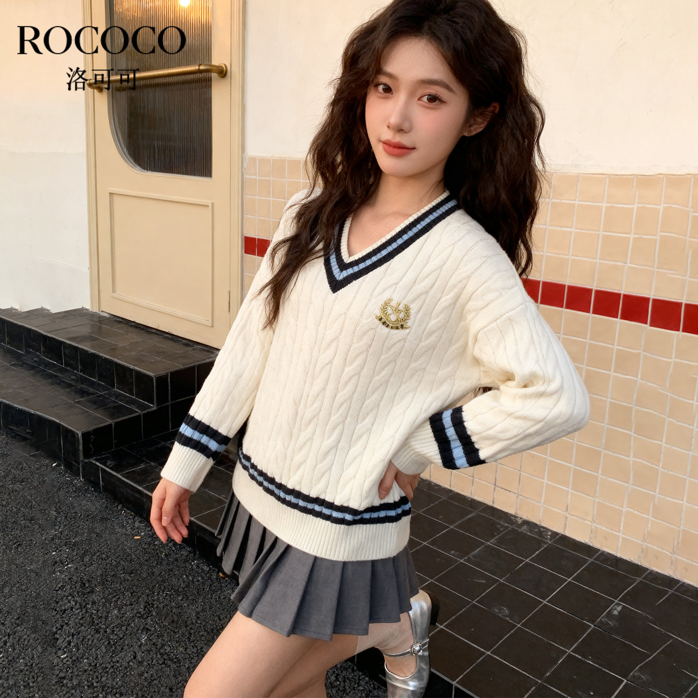 ROCOCO/洛可可2025新款秋冬学院风撞色V领毛衣绞花刺绣套头上衣