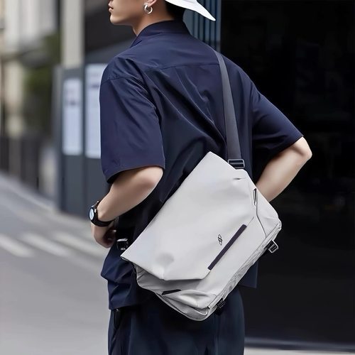 阿波罗磁吸扣机能挎包男士单肩包小众男包多功能工装运动挎包