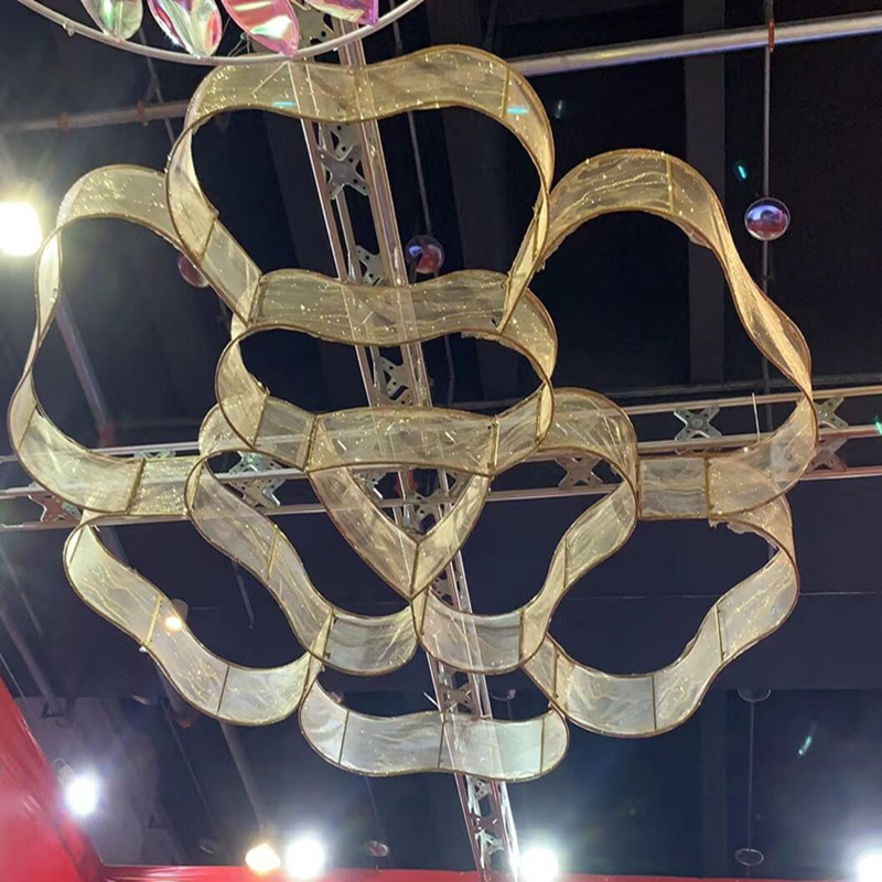 新款婚庆道具大型铁艺贴纱玫瑰花瓣婚礼堂吊顶创意装饰布置挂件