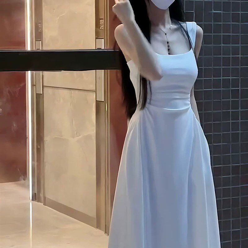 法式高级感简约气质方领白色吊带连衣裙夏季中长款褶皱收腰背心裙