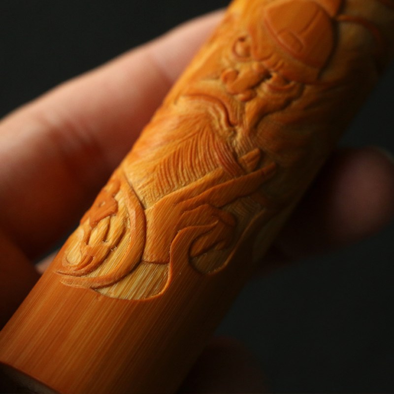 精品名家戚有良纯手工浅浮雕实心竹手把件竹雕把玩小件红皮老料