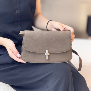 2025秋冬腋下牛皮方包T字锁扣豆腐包时尚斜挎单肩复古休闲