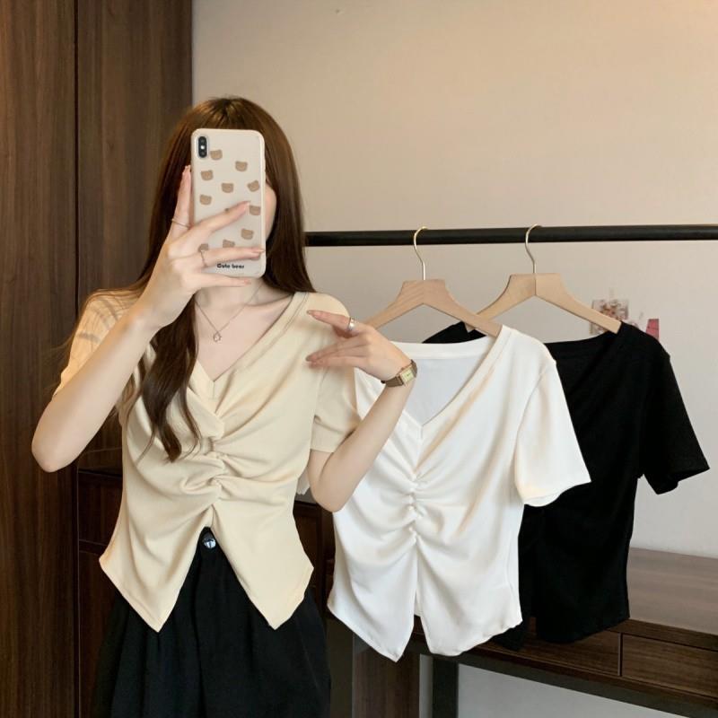 正品高货大码V领褶皱不规则修身T恤女正肩别致短款设计感小众显瘦