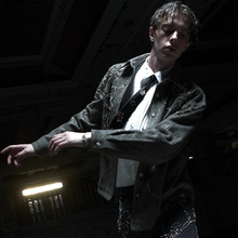 (TBHNP) theboyhasnopatience  曙光辉月手缝雕花烫钻毛呢衬衫