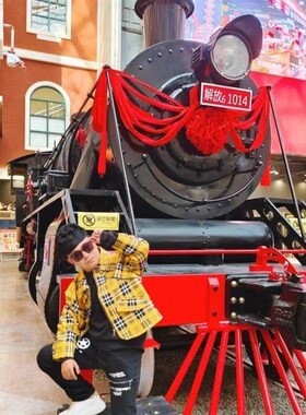 大型复古火车头模型网红拍摄打卡樱花有轨电车火车头创意装饰品