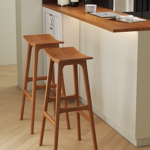 樱桃木休闲吧台凳子实木简约高脚凳北欧餐厅酒吧凳原木创意马鞍凳