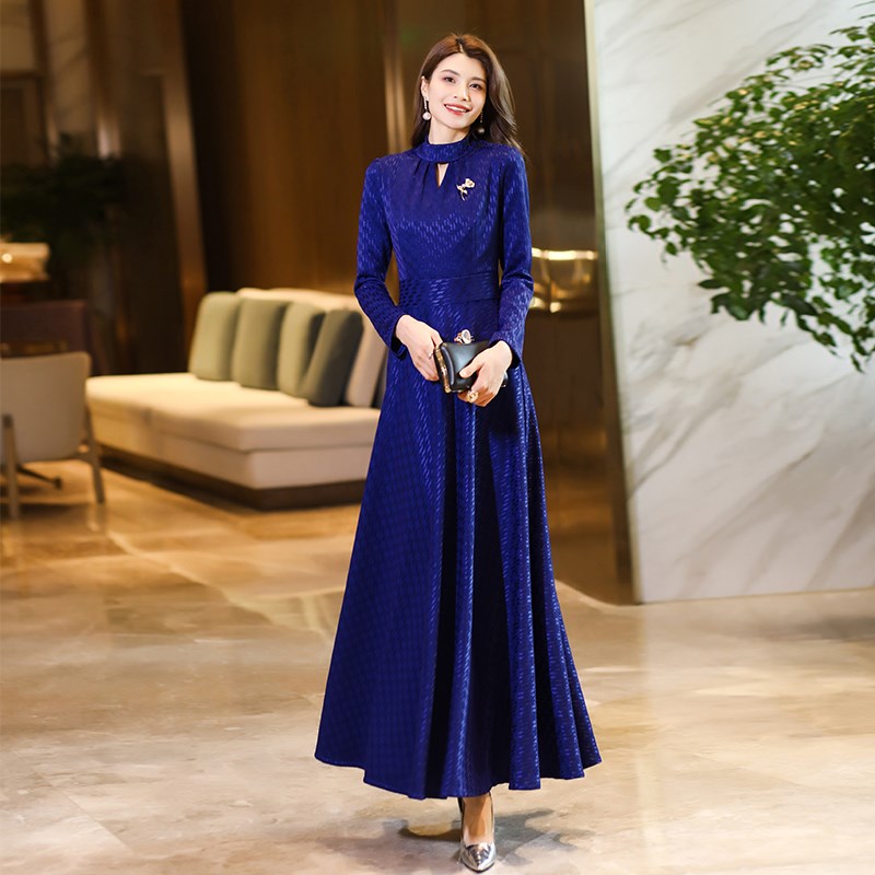 连衣裙女长袖2024秋冬新款气质修身显瘦高级感遮肚子过膝妈妈长裙