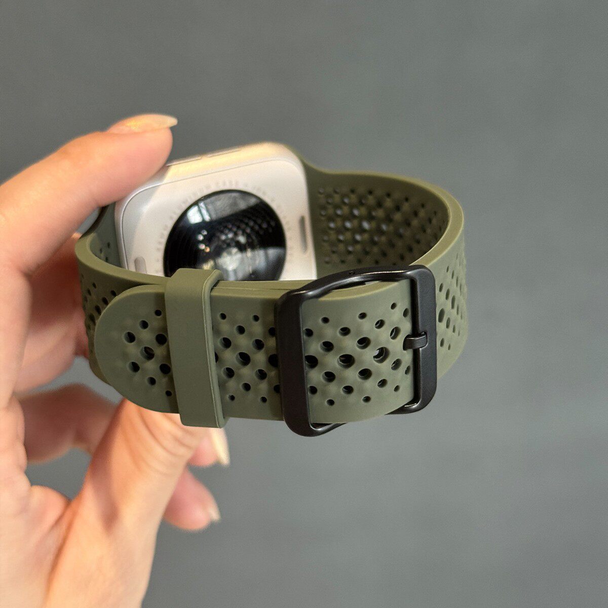适用苹果S11手表iwatchS10表带洞洞运动硅胶华为gt6/5小米watchs5