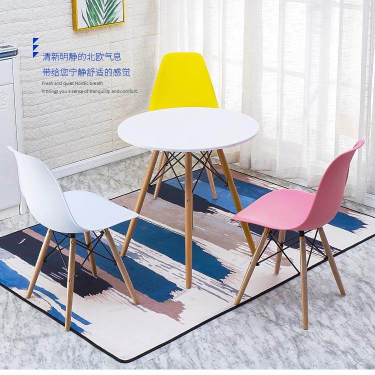 家用桌子伊姆斯实木圆桌阳台客厅小户型餐桌北欧简约桌椅组合