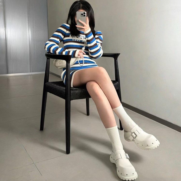 欧洲站女2025春季新款真皮圆头铆钉皮带扣粗跟厚底包头半拖乐福鞋