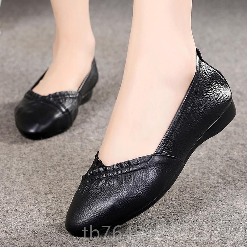 高档年妈妈鞋平底真女鞋红色软底皮皮鞋新款韩版舒适百搭休单闲中