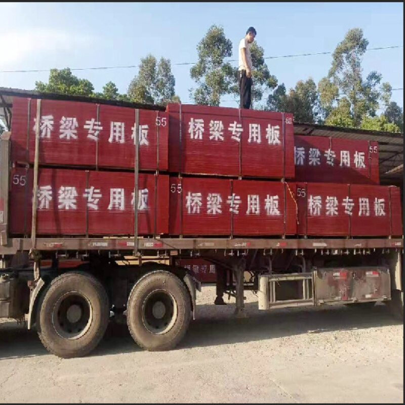 覆膜竹胶板 采用薄竹帘结构密度紧表面平整周转次数多批发折弯板