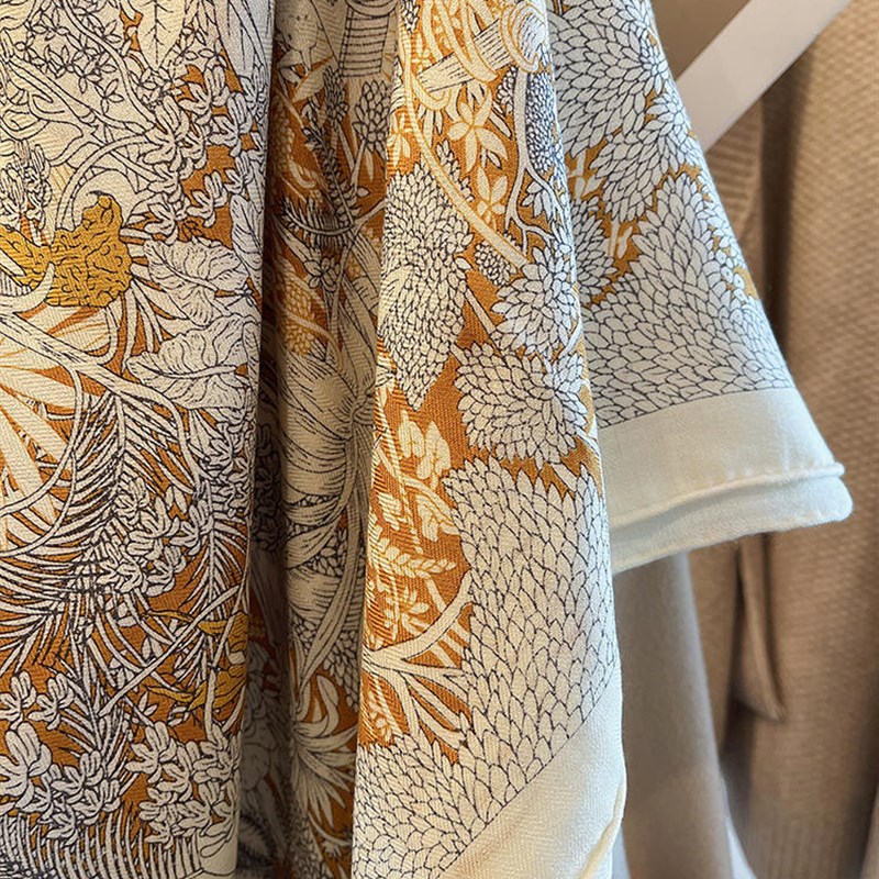 春秋质感丝毛围h巾女秋冬季真丝羊毛大方巾保暖披肩两用女百搭气