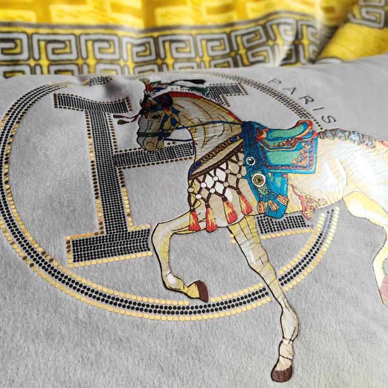 新款轻奢车用两用抱枕毯被子二合一办公室午休客厅沙发午睡多功能