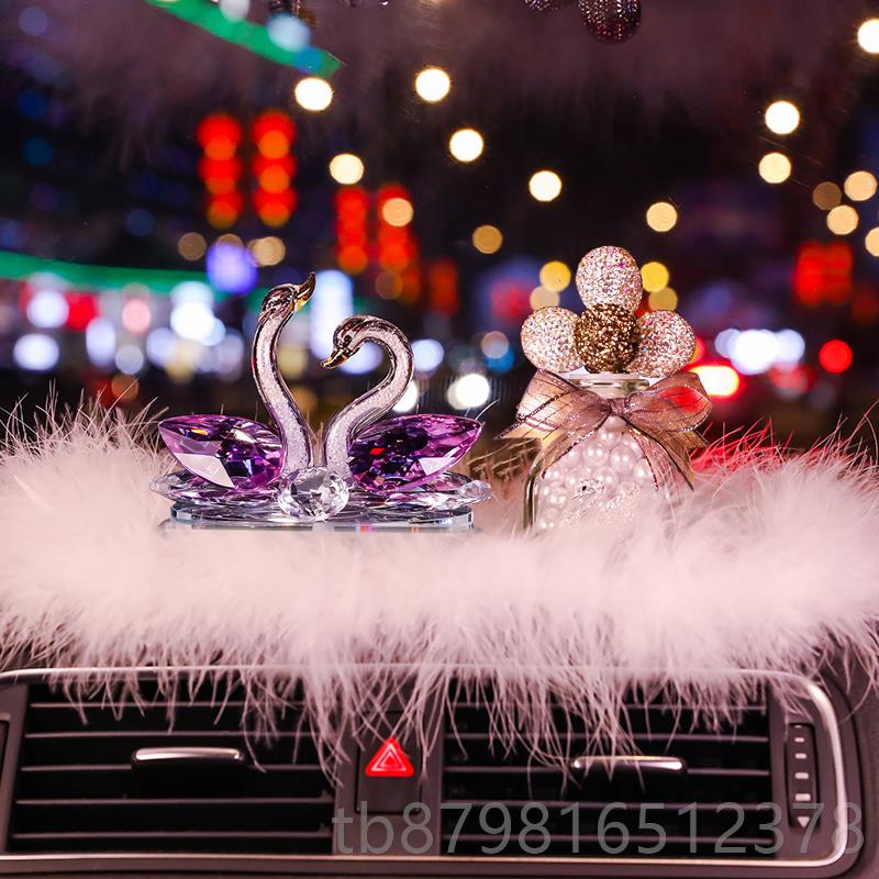 高档水晶鹅车座内饰品摆件女神款网装红高档个性车载香水汽车饰天