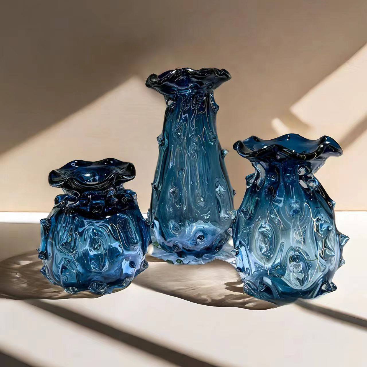 轻奢简约艺术琉璃花瓶餐桌蓝色插花器玄关创意克莱因蓝色装饰摆件,模玩/动漫/周边/娃圈三坑/桌游,文化/体育周边,淘宝优惠券,粉丝福利购,淘宝优惠卷