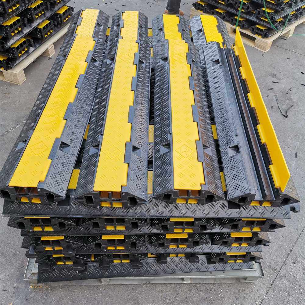 斜纹橡胶二线槽减速带PE电缆保护槽压线板室内外展会舞台电线过线,五金/工具,减速带减速垄,淘宝优惠券,粉丝福利购,淘宝优惠卷