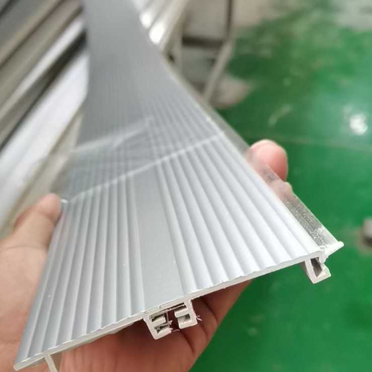 波浪单层PVC踢脚线家具橱柜底部挡水板墙角平面踢脚板带挡水条图片