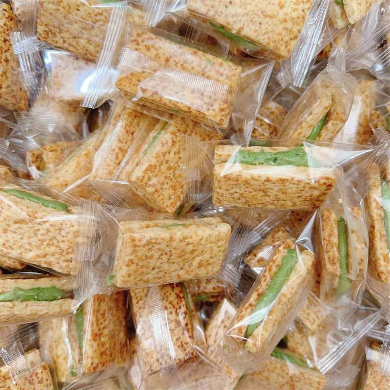 网红零食台湾方块酥咸蛋黄饼干燕麦千层酥牛轧糖夹心牛扎饼干