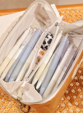 美卡瑞笔袋四方笔袋高中毛绒学生大容量网红女孩男孩子高颜值2024