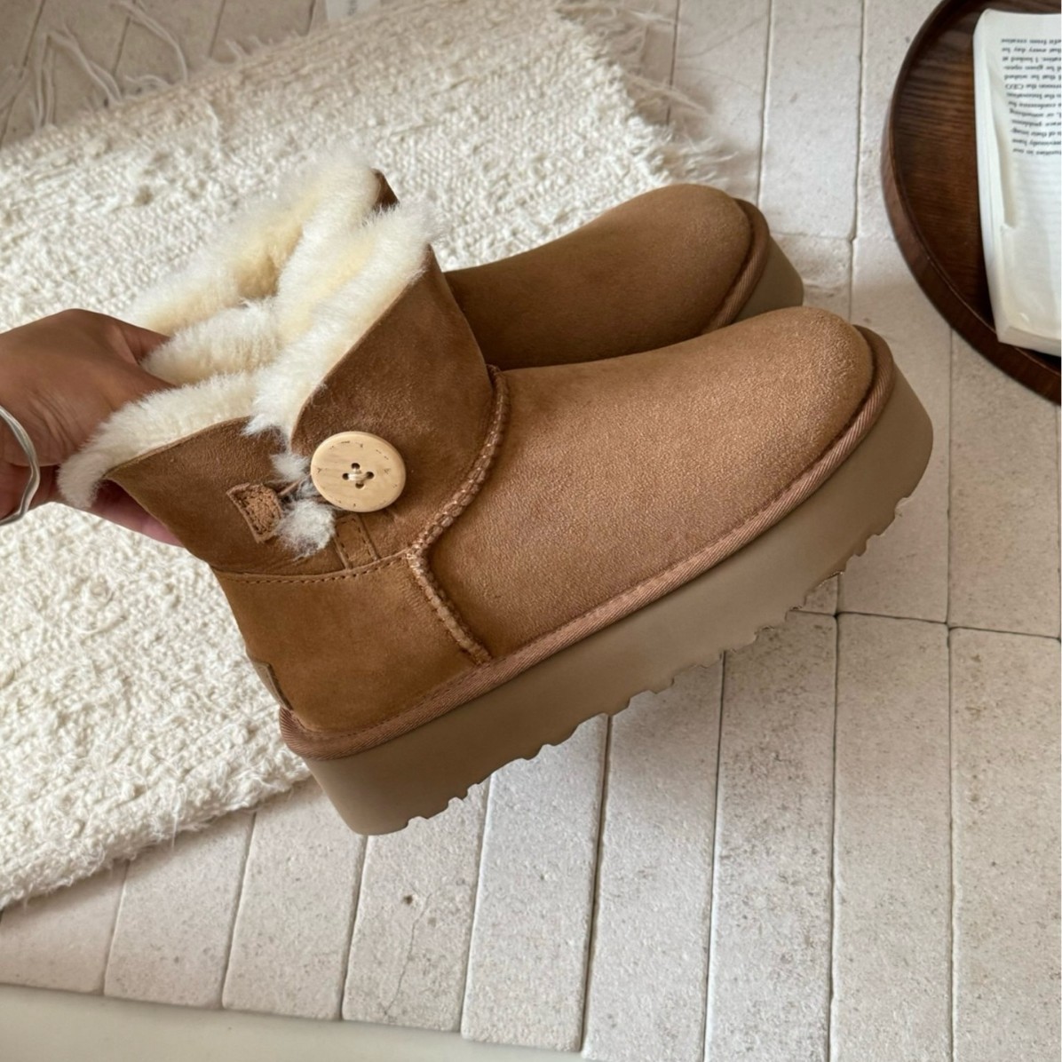 河南桑坡冬季羊皮毛一体保暖厚底松糕增高跟经典款式木扣雪地靴